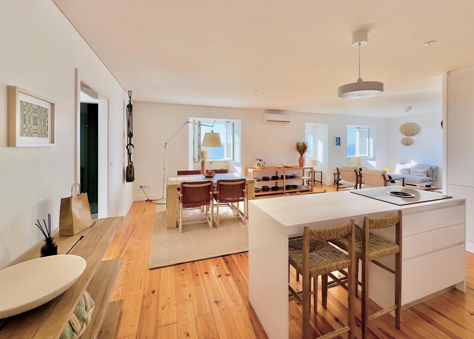 Whome Exclusive In A Prime Location With River View Apartment *